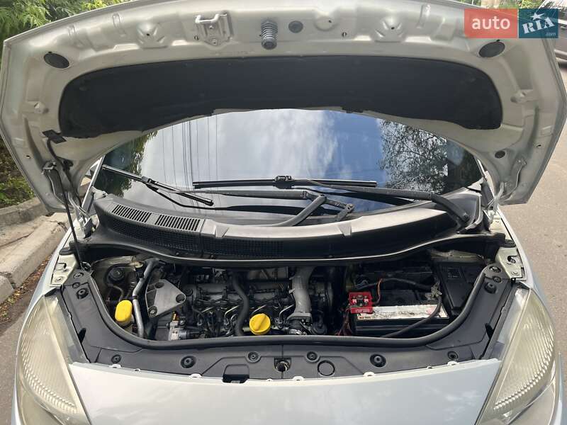 Минивэн Renault Scenic 2003 в Сумах