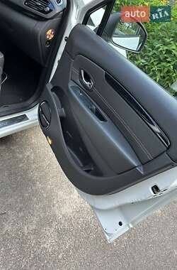 Минивэн Renault Scenic 2013 в 