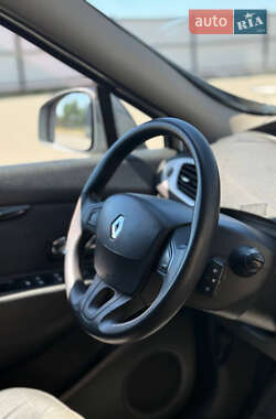 Минивэн Renault Scenic 2012 в 