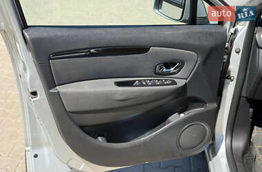 Минивэн Renault Scenic 2012 в 