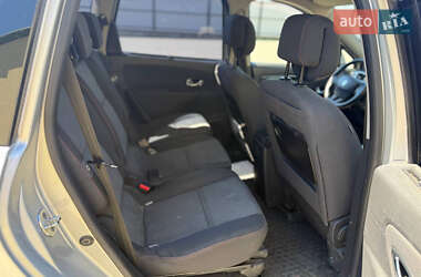 Минивэн Renault Scenic 2012 в 