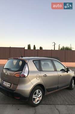 Минивэн Renault Scenic 2012 в 