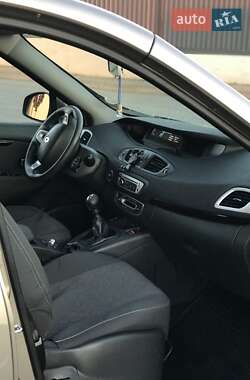 Минивэн Renault Scenic 2012 в 