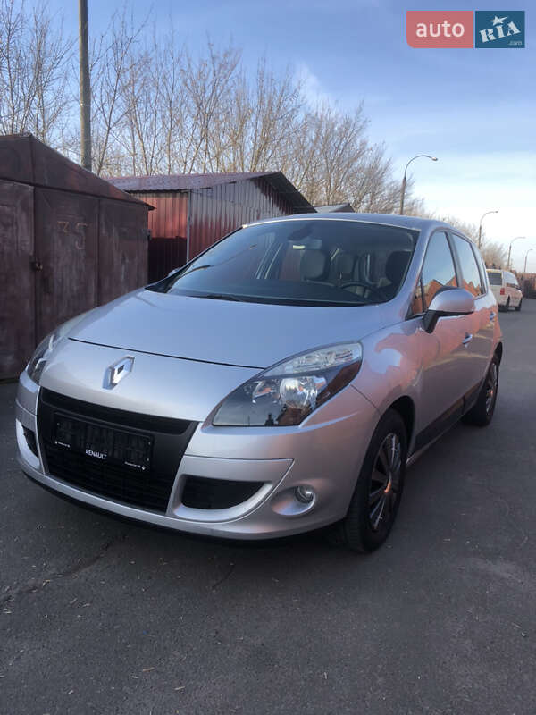 Минивэн Renault Scenic 2010 в Луцке