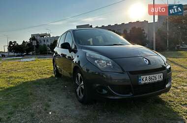 Минивэн Renault Scenic 2011 в 