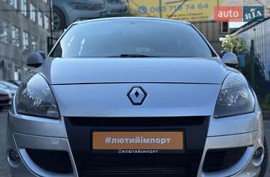 Минивэн Renault Scenic 2010 в 