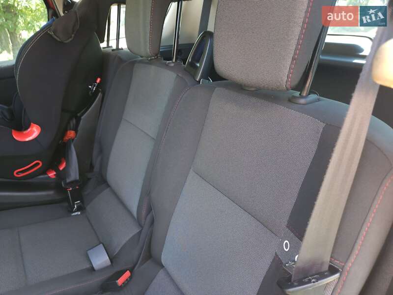 Минивэн Renault Scenic 2012 в Павлограде