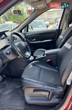 Минивэн Renault Scenic 2012 в 
