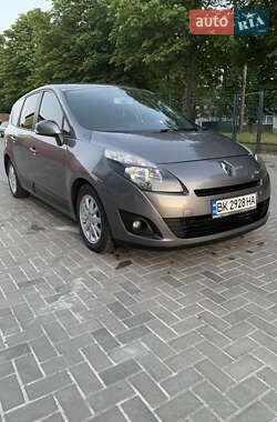 Минивэн Renault Scenic 2009 в 