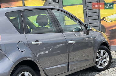 Минивэн Renault Scenic 2011 в 