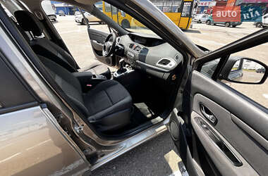 Минивэн Renault Scenic 2011 в 