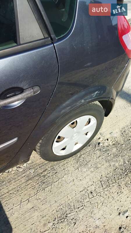 Минивэн Renault Scenic 2004 в Ровно