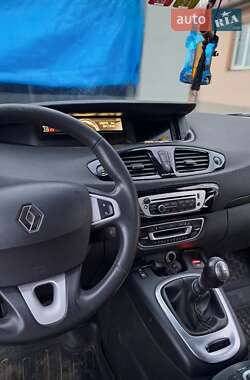 Минивэн Renault Scenic 2012 в 