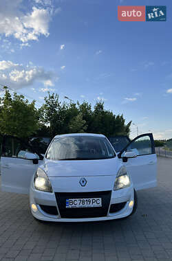 Минивэн Renault Scenic 2011 в 