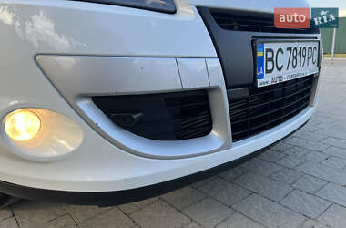 Минивэн Renault Scenic 2011 в 