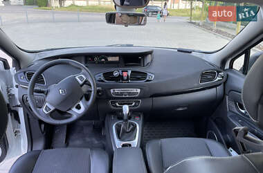 Минивэн Renault Scenic 2011 в 
