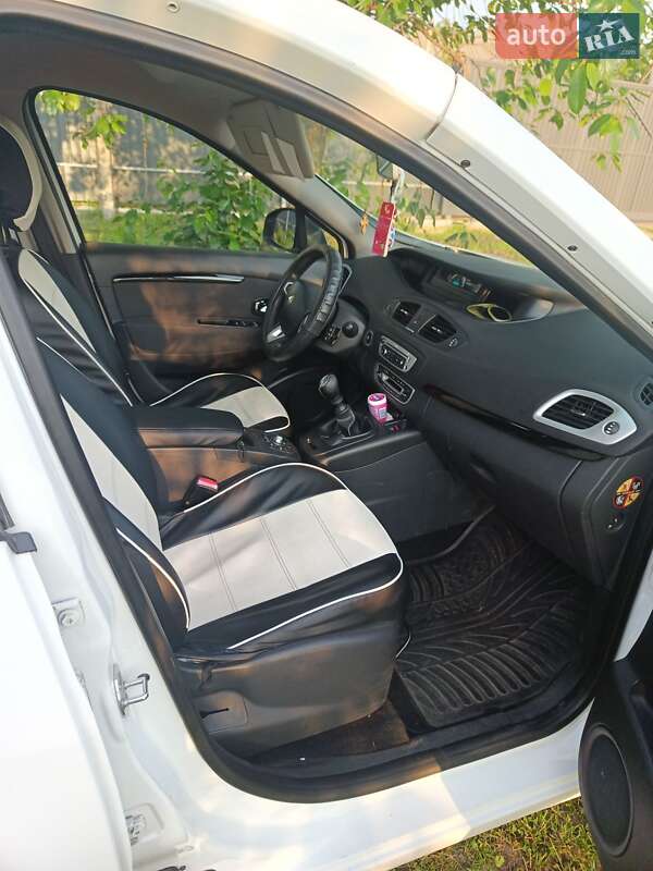 Минивэн Renault Scenic 2012 в Яготине
