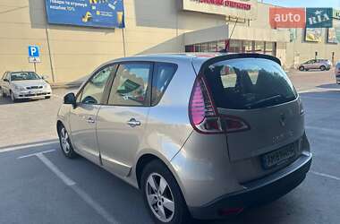 Минивэн Renault Scenic 2010 в 