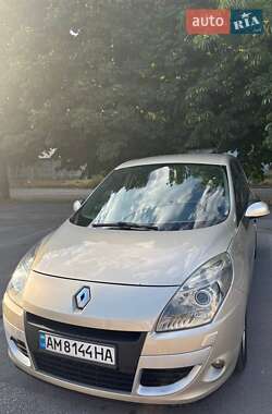 Минивэн Renault Scenic 2010 в 