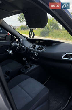 Минивэн Renault Scenic 2013 в 