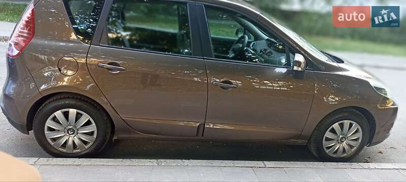Минивэн Renault Scenic 2011 в Вишневом