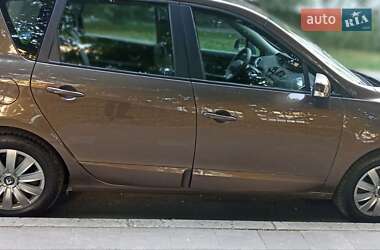 Минивэн Renault Scenic 2011 в 