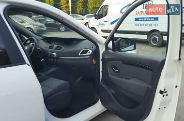 Минивэн Renault Scenic 2015 в 