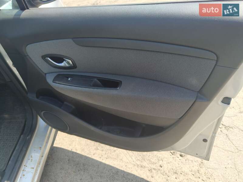 Минивэн Renault Scenic 2011 в Остроге