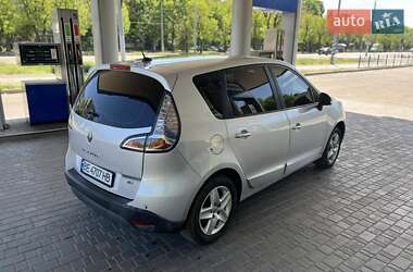 Минивэн Renault Scenic 2014 в 