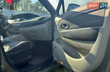 Минивэн Renault Scenic 2011 в 