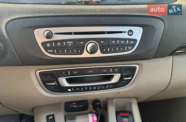 Минивэн Renault Scenic 2011 в 