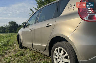 Минивэн Renault Scenic 2011 в 
