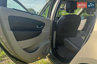 Минивэн Renault Scenic 2011 в 