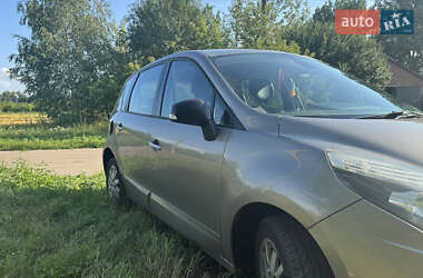Минивэн Renault Scenic 2011 в 