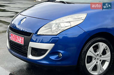 Минивэн Renault Scenic 2010 в 