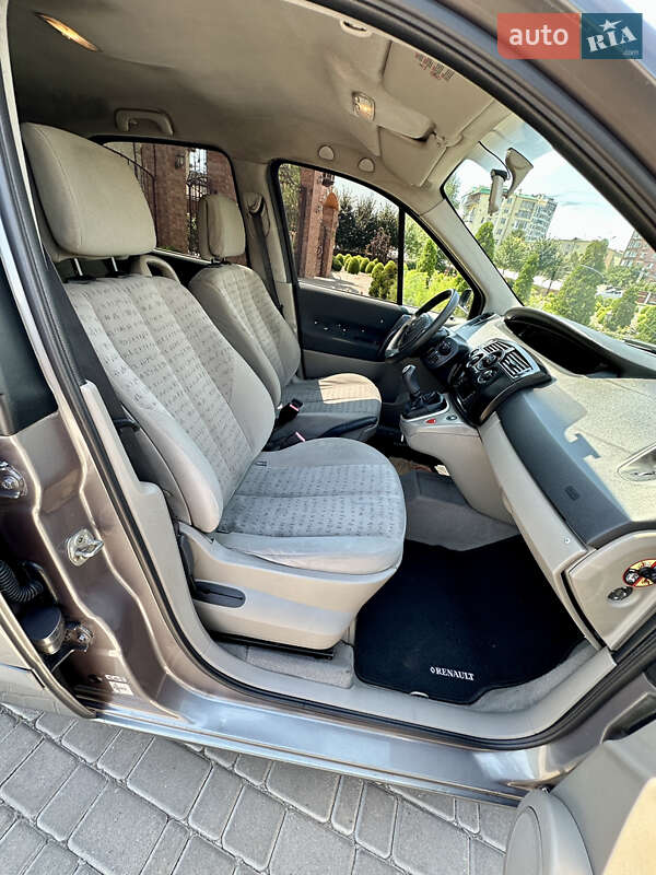Минивэн Renault Scenic 2004 в Черноморске