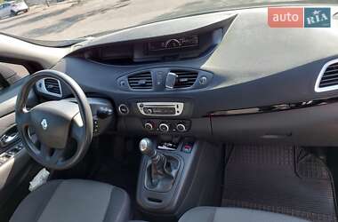Минивэн Renault Scenic 2012 в 