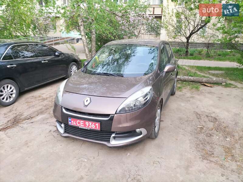 Минивэн Renault Scenic 2012 в 