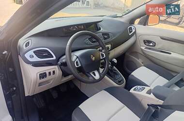 Минивэн Renault Scenic 2012 в 
