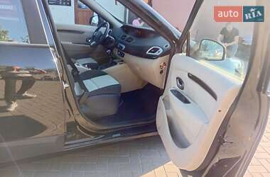 Минивэн Renault Scenic 2012 в 