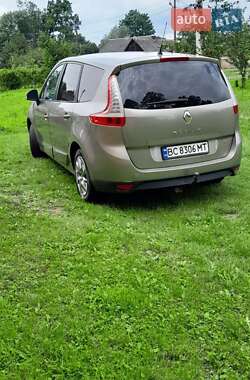 Минивэн Renault Scenic 2011 в 