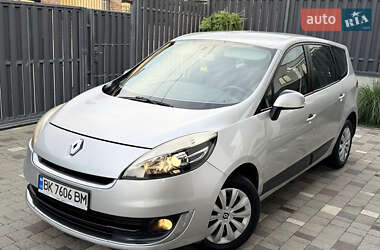 Минивэн Renault Scenic 2012 в 