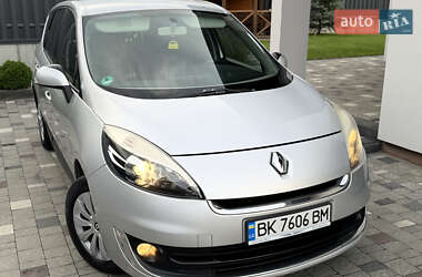Минивэн Renault Scenic 2012 в 