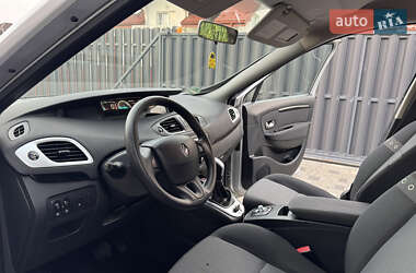 Минивэн Renault Scenic 2012 в 
