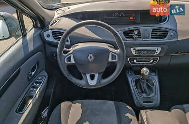Минивэн Renault Scenic 2012 в 
