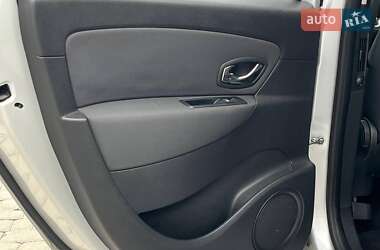 Минивэн Renault Scenic 2013 в 