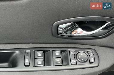 Минивэн Renault Scenic 2013 в 