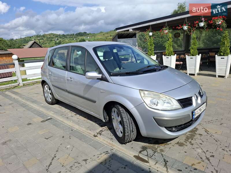 Минивэн Renault Scenic 2006 в Рахове