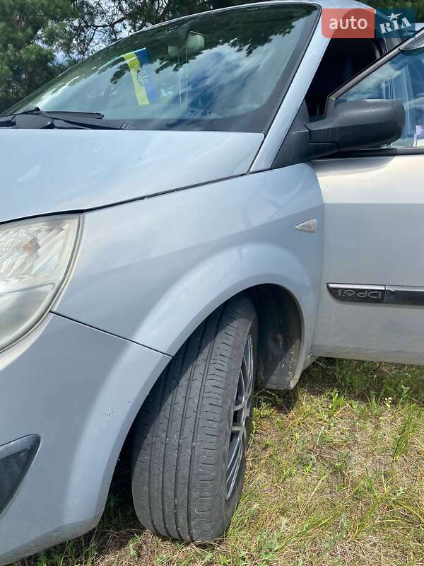 Минивэн Renault Scenic 2003 в Вараше