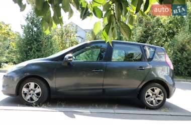 Мінівен Renault Scenic 2011 в Здолбуніві